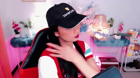 Snapshot of sam_mitinair chatting on 02/18/25, 10:36 sam online show from 02/18/25, 10:36