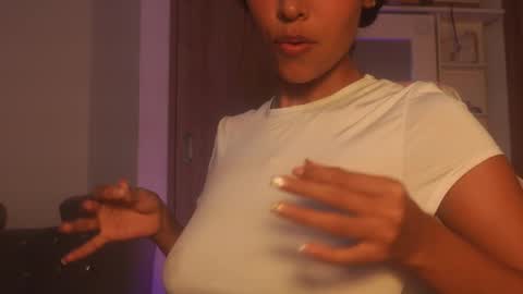 Snapshot of sam_robert17 chatting on 09/24/25, 01:36 Samantha Roberts online show from 09/24/25, 01:36