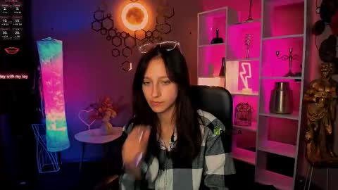 Snapshot of samanta_kisses chatting on 12/18/25, 01:22 samanta_kisses online show from 12/18/25, 01:22