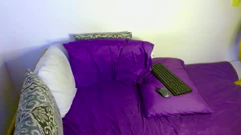 Snapshot of samanta_r_ chatting on 11/26/25, 05:14 Samanta online show from 11/26/25, 05:14