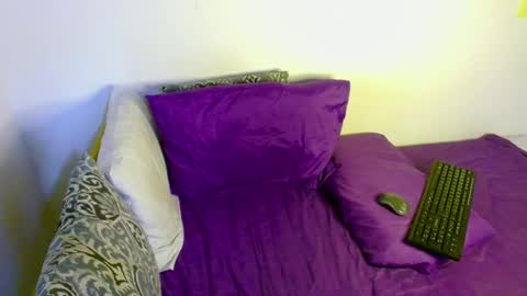 Snapshot of samanta_r_ chatting on 12/02/25, 04:57 Samanta online show from 12/02/25, 04:57