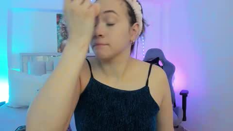 Snapshot of samanta_roberts1 chatting on 10/13/25, 01:22 Samanta online show from 10/13/25, 01:22