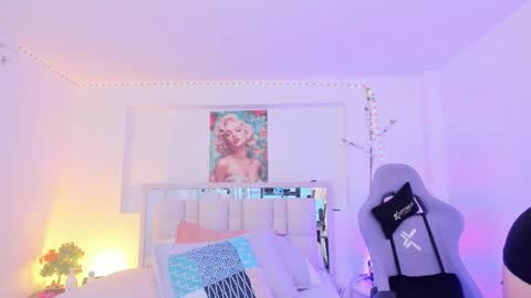 Snapshot of samanta_roberts1 chatting on 10/21/25, 11:22 Samanta online show from 10/21/25, 11:22