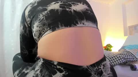 Snapshot of samanta_roberts1 chatting on 10/23/25, 11:42 Samanta online show from 10/23/25, 11:42