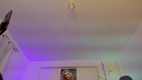 Snapshot of samanta_roberts1 chatting on 11/04/25, 12:04 Samanta online show from 11/04/25, 12:04