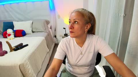 Snapshot of samanta_stone69 chatting on 06/04/26, 09:32 Samanta Stone online show from 06/04/26, 09:32