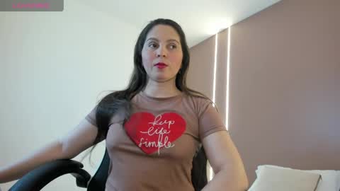 Snapshot of samantha_17_ chatting on 05/13/26, 02:31 S A M A N T H A online show from 05/13/26, 02:31
