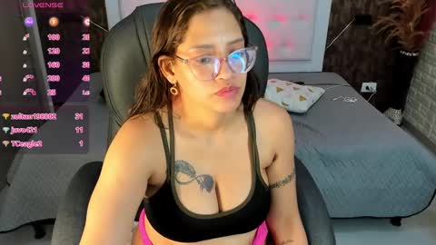Snapshot of samantha__karolstone chatting on 01/15/25, 04:36 SAMANTHA online show from 01/15/25, 04:36