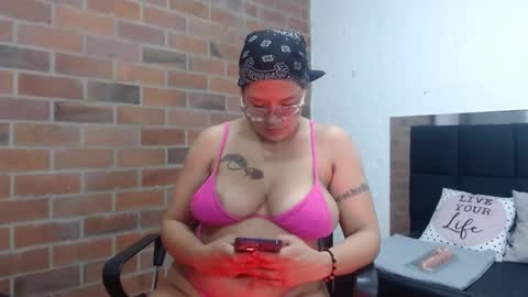 Snapshot of samantha__karolstone chatting on 12/19/25, 02:51 SAMANTHA online show from 12/19/25, 02:51