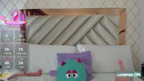 Snapshot of samantha_duque11 chatting on 02/15/25, 05:09 Samantha online show from 02/15/25, 05:09