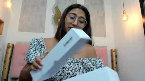 Snapshot of samantha_fox8 chatting on 11/03/25, 12:28 online show from 11/03/25, 12:28