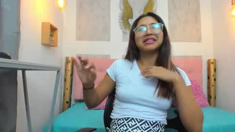 Snapshot of samantha_fox8 chatting on 11/04/25, 10:58 online show from 11/04/25, 10:58