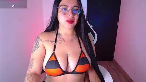 Snapshot of samantha_sd chatting on 12/14/25, 10:42 Samantha online show from 12/14/25, 10:42