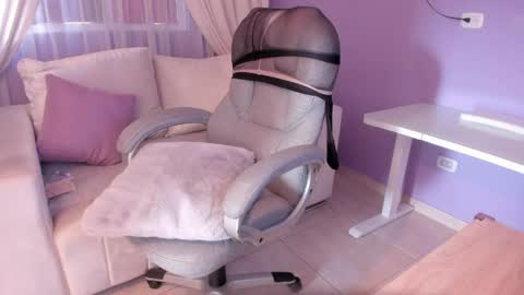 Snapshot of samantha_thompsoon chatting on 05/07/26, 10:15 samantha_thompsoon online show from 05/07/26, 10:15