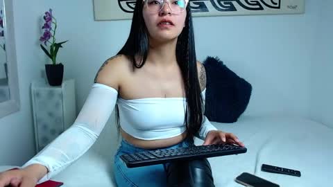Snapshot of samantha_vaker chatting on 05/10/26, 03:23 samantha_vaker online show from 05/10/26, 03:23