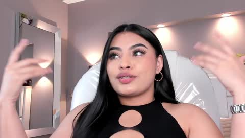Snapshot of samanthaa_22_ chatting on 12/27/24, 10:23 Samanthaa online show from 12/27/24, 10:23