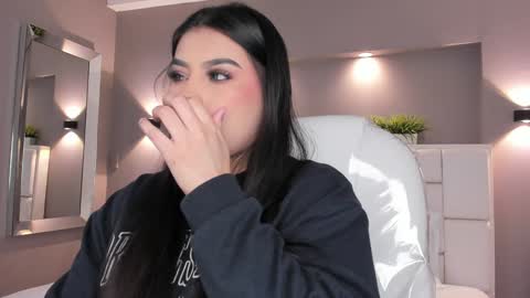 Snapshot of samanthaa_22_ chatting on 01/05/25, 03:53 Samanthaa online show from 01/05/25, 03:53