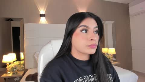 Snapshot of samanthaa_22_ chatting on 01/06/25, 12:46 Samanthaa online show from 01/06/25, 12:46