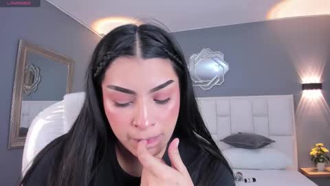 Snapshot of samanthaa_22_ chatting on 10/14/25, 11:44 Samanthaa online show from 10/14/25, 11:44