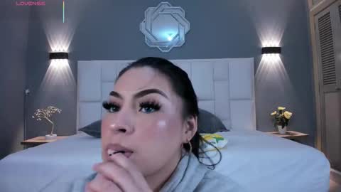 Snapshot of samanthaa_22_ chatting on 11/10/25, 11:42 Samanthaa online show from 11/10/25, 11:42