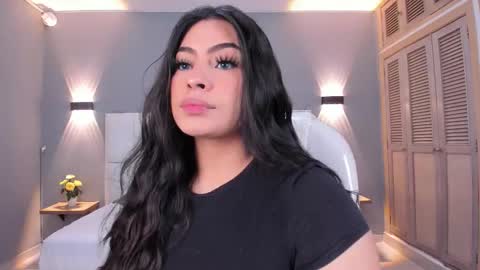 Snapshot of samanthaa_22_ chatting on 11/19/25, 11:43 Samanthaa online show from 11/19/25, 11:43