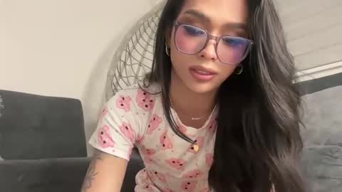 Snapshot of samanthabernardo_ chatting on 06/11/26, 04:43 Samantha Bernardo online show from 06/11/26, 04:43