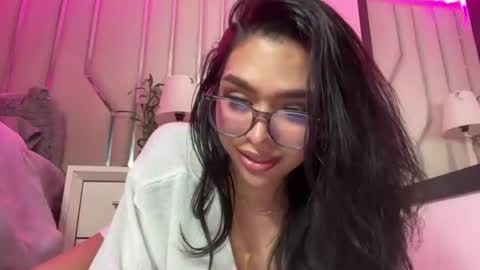 Snapshot of samanthabernardo_ chatting on 06/12/26, 04:44 Samantha Bernardo online show from 06/12/26, 04:44
