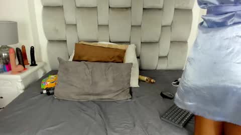 Samantha online show from 12/24/24, 03:38