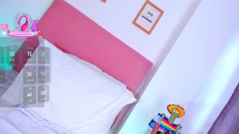 V A  N E S S A  online show from 11/12/25, 08:19