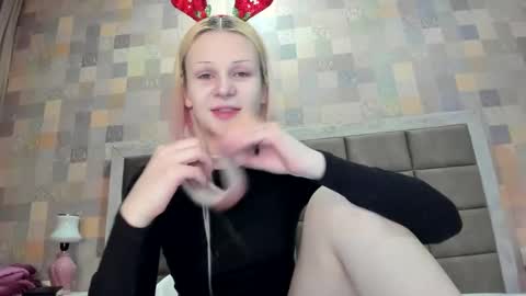 Snapshot of samanthamiasnik1 chatting on 12/11/24, 04:42 Samantha online show from 12/11/24, 04:42