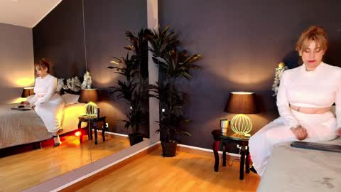 Samanta online show from 01/12/25, 01:21