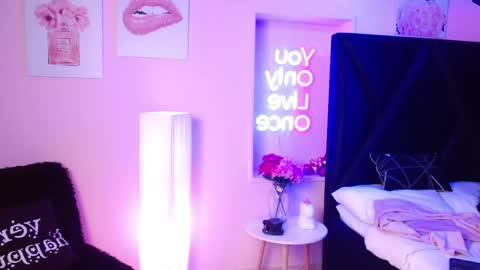 Snapshot of samara_glow chatting on 04/12/26, 08:58 Samara online show from 04/12/26, 08:58