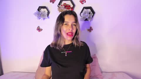 Samara is my name a pleasure delighted that you are here leave your thumb up it is important to me online show from 01/16/25, 11:37
