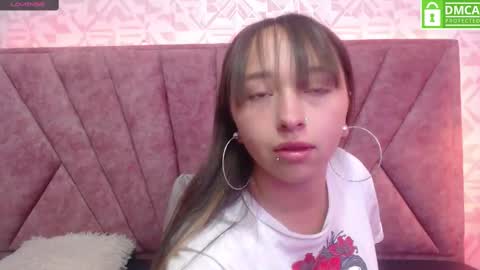 Snapshot of samara_purple chatting on 01/12/25, 12:01 Dafne  online show from 01/12/25, 12:01