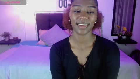 Snapshot of samara_roxx chatting on 10/17/25, 02:15 samara_roxx online show from 10/17/25, 02:15