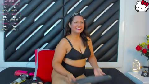 Snapshot of samaraa_lee chatting on 11/08/25, 01:11 Samara online show from 11/08/25, 01:11