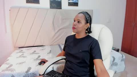 Snapshot of samaraa_smith1 chatting on 04/15/26, 12:23 samaraa_smith1 online show from 04/15/26, 12:23