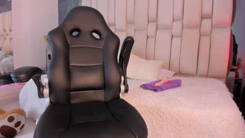 samarafernandez online show from 02/20/25, 05:40