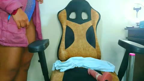 Snapshot of samary_thomas chatting on 11/21/25, 01:26 samary thomas online show from 11/21/25, 01:26