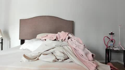 Yaya online show from 09/18/25, 02:41