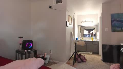 Yaya online show from 11/12/25, 08:52