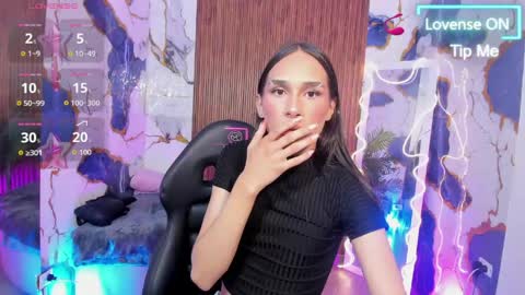 Snapshot of samcielo_tay chatting on 05/13/26, 02:42 sam online show from 05/13/26, 02:42