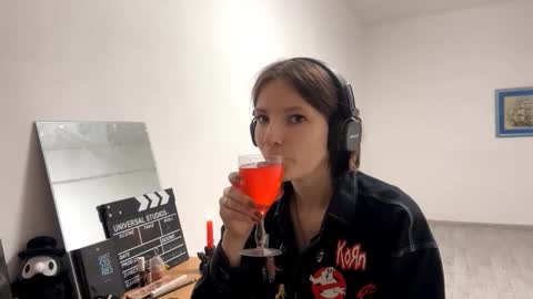 Snapshot of samdenafo chatting on 10/26/25, 10:32 Lana online show from 10/26/25, 10:32