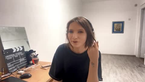 Snapshot of samdenafo chatting on 10/28/25, 01:47 Lana online show from 10/28/25, 01:47