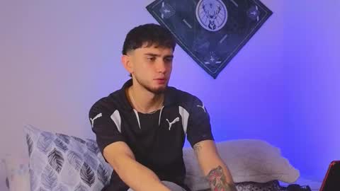 Snapshot of samevansx chatting on 10/25/25, 02:46 samevansx online show from 10/25/25, 02:46