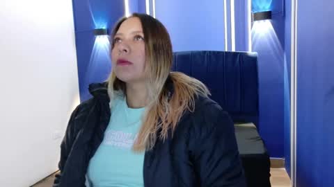 Snapshot of sami_1_8 chatting on 12/15/25, 03:33 Samy online show from 12/15/25, 03:33