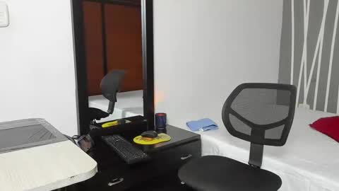 Snapshot of samir_blackdick chatting on 10/27/25, 12:53 samir online show from 10/27/25, 12:53