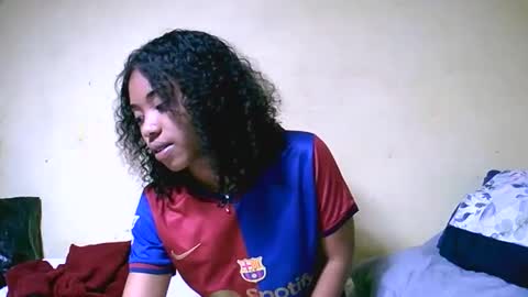 samira474369 online show from 09/09/25, 12:48