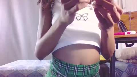 Snapshot of samisami132850 chatting on 10/23/25, 01:27 KatyDoll online show from 10/23/25, 01:27