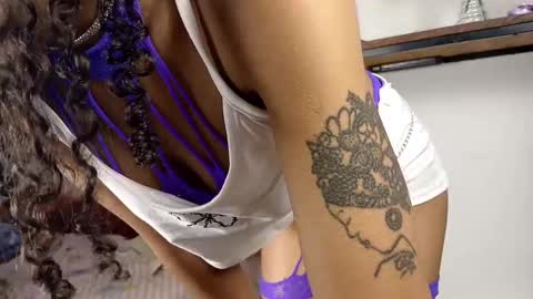 Snapshot of samisami132850 chatting on 11/10/25, 01:37 KatyDoll online show from 11/10/25, 01:37